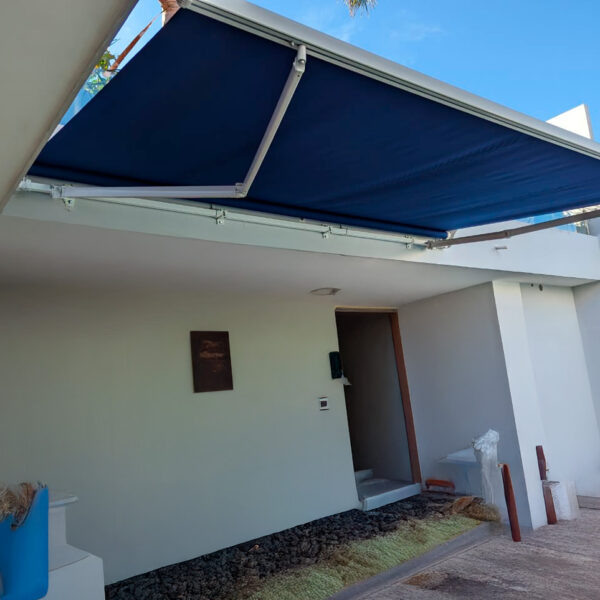 Toldo brazos invisibles: Toldos que dan categoría y elegancia a su galeria